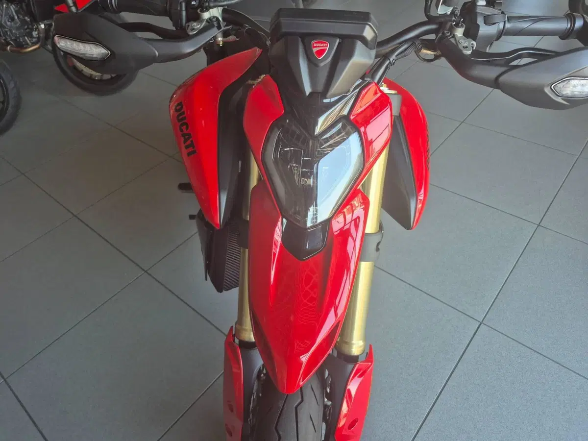 Ducati Hypermotard V2 (2026) (5)