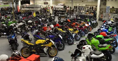 Mercato motociclistico italiano: il primo semestre 2026 consolida il trend positivo