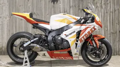 La Honda CBR1000RR di Guy Martin del TT va all'asta