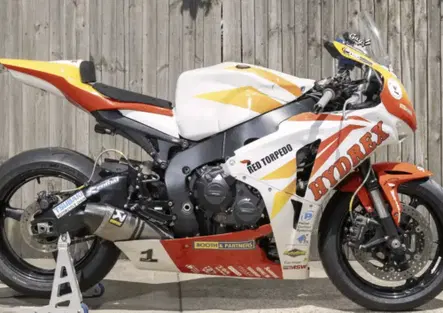 La Honda CBR1000RR di Guy Martin del TT va all'asta