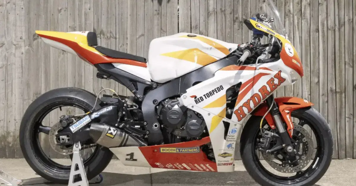 La Honda CBR1000RR di Guy Martin del TT va all'asta