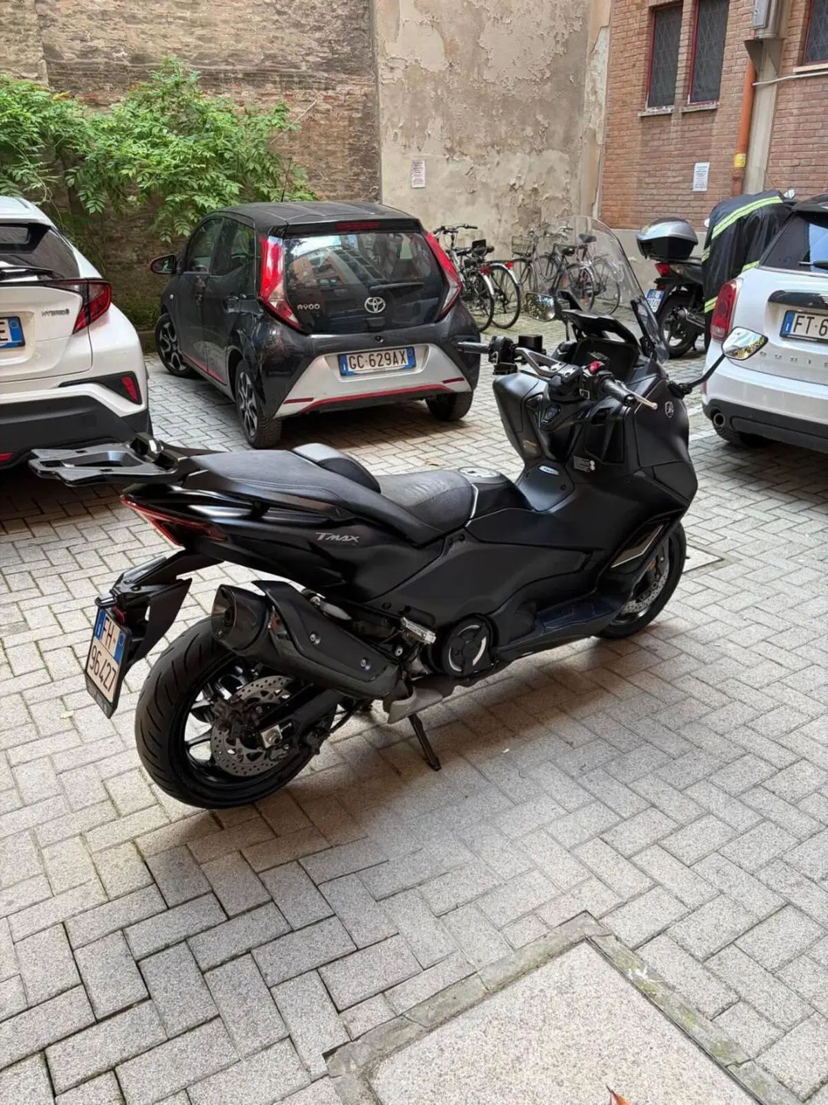 Yamaha T-Max 560 (2022 - 24) (4)