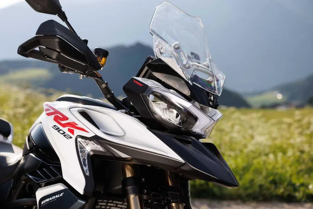 Benelli entra tra le maxi: abbiamo guidato le nuove TRK 902 Xplorer e Stradale [VIDEO] (6)