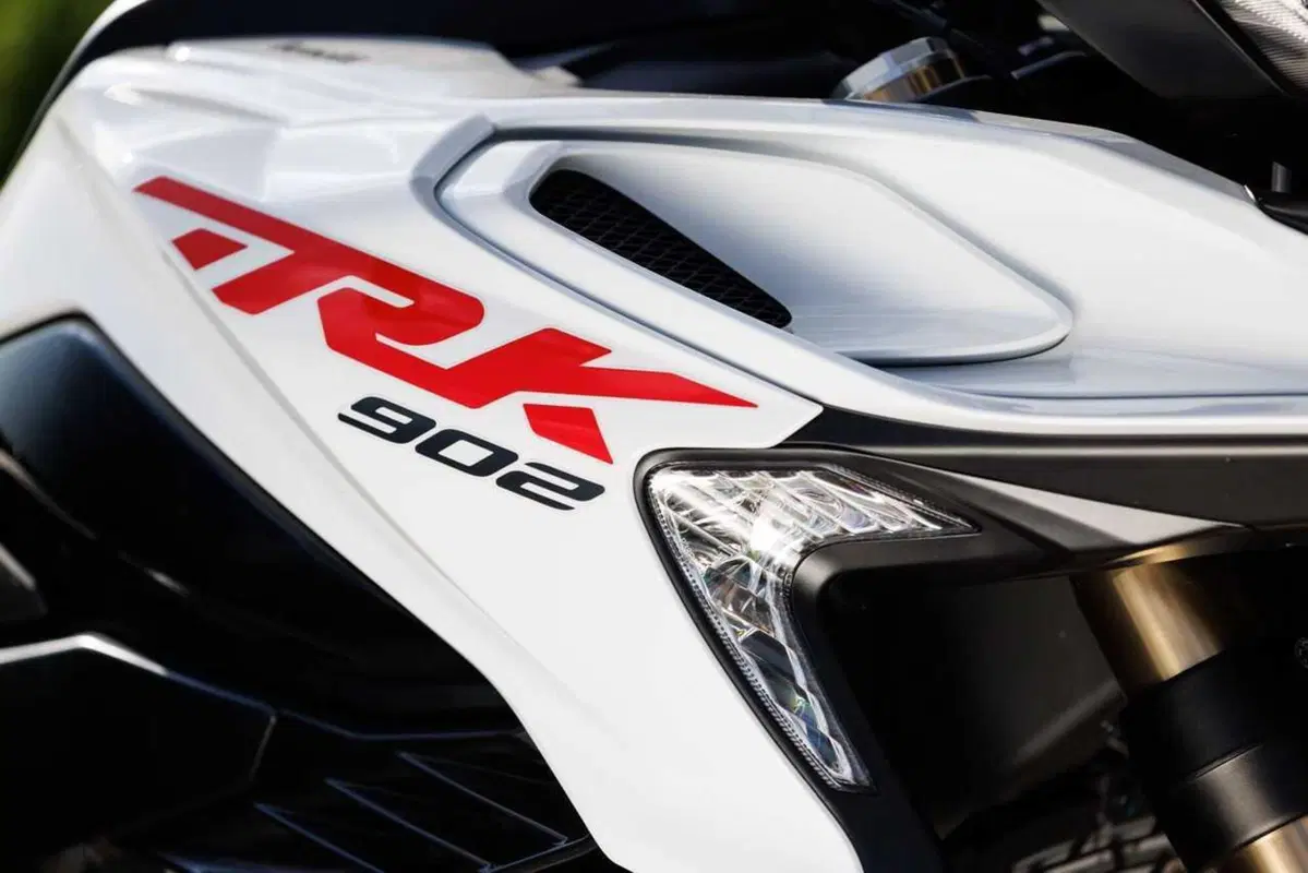 Benelli entra tra le maxi: abbiamo guidato le nuove TRK 902 Xplorer e Stradale [VIDEO] (7)