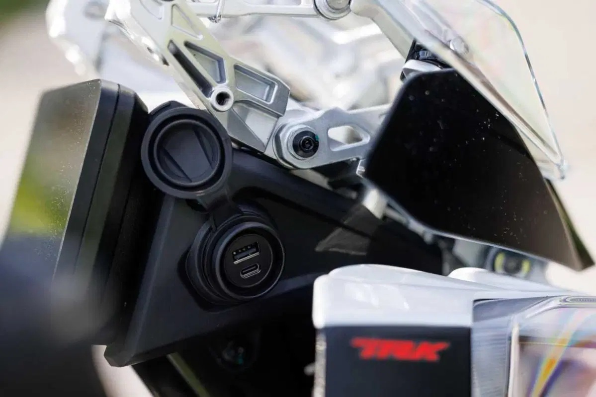 Benelli entra tra le maxi: abbiamo guidato le nuove TRK 902 Xplorer e Stradale [VIDEO] (12)