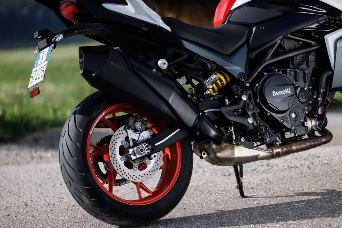 Benelli entra tra le maxi: abbiamo guidato le nuove TRK 902 Xplorer e Stradale [VIDEO] (21)