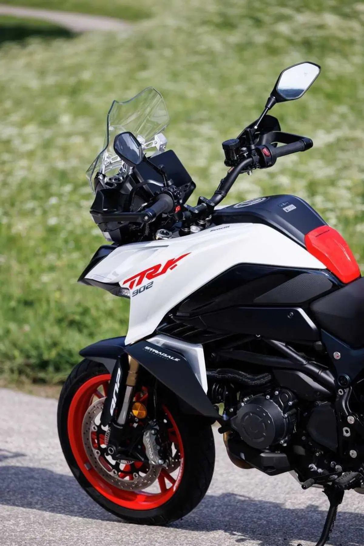 Benelli entra tra le maxi: abbiamo guidato le nuove TRK 902 Xplorer e Stradale [VIDEO] (24)