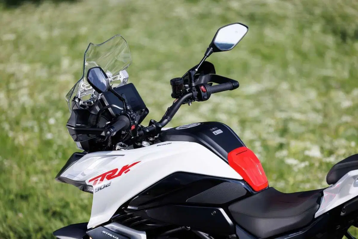 Benelli entra tra le maxi: abbiamo guidato le nuove TRK 902 Xplorer e Stradale [VIDEO] (25)