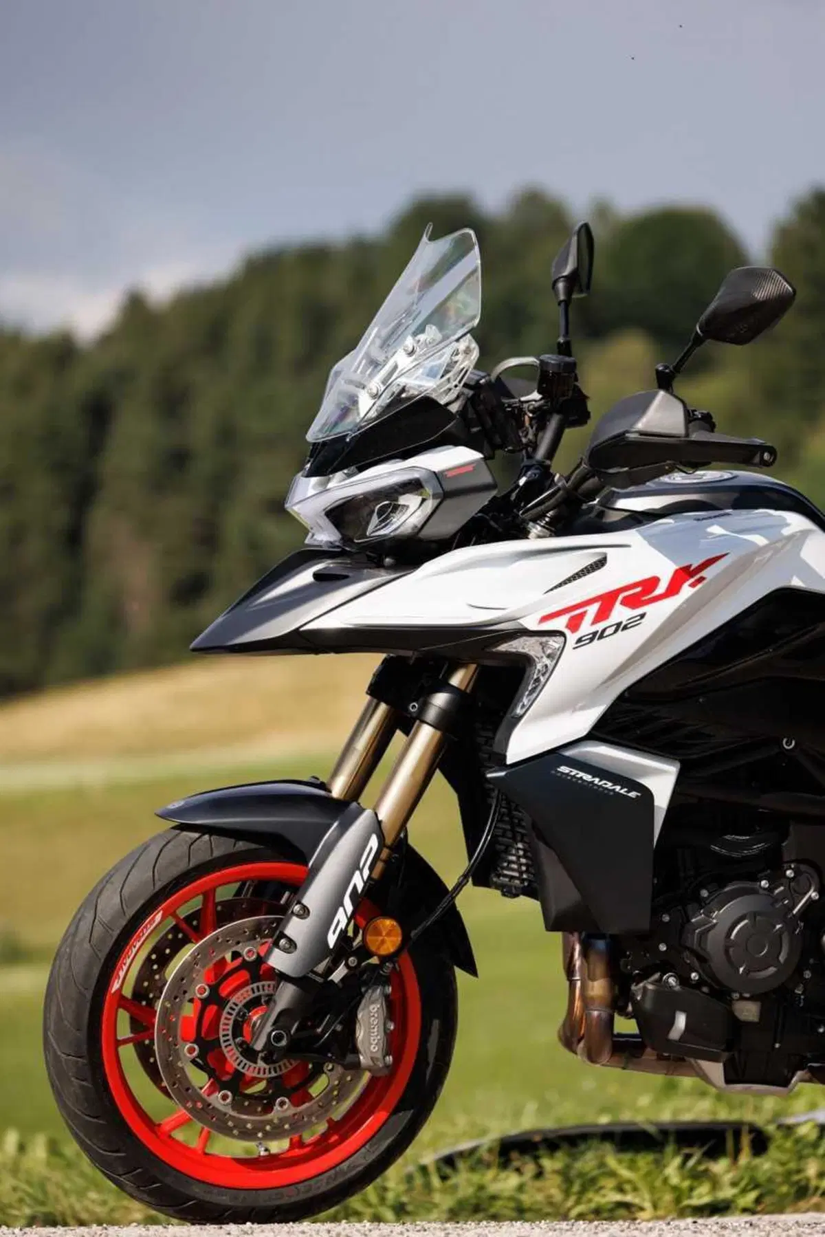 Benelli entra tra le maxi: abbiamo guidato le nuove TRK 902 Xplorer e Stradale [VIDEO] (42)
