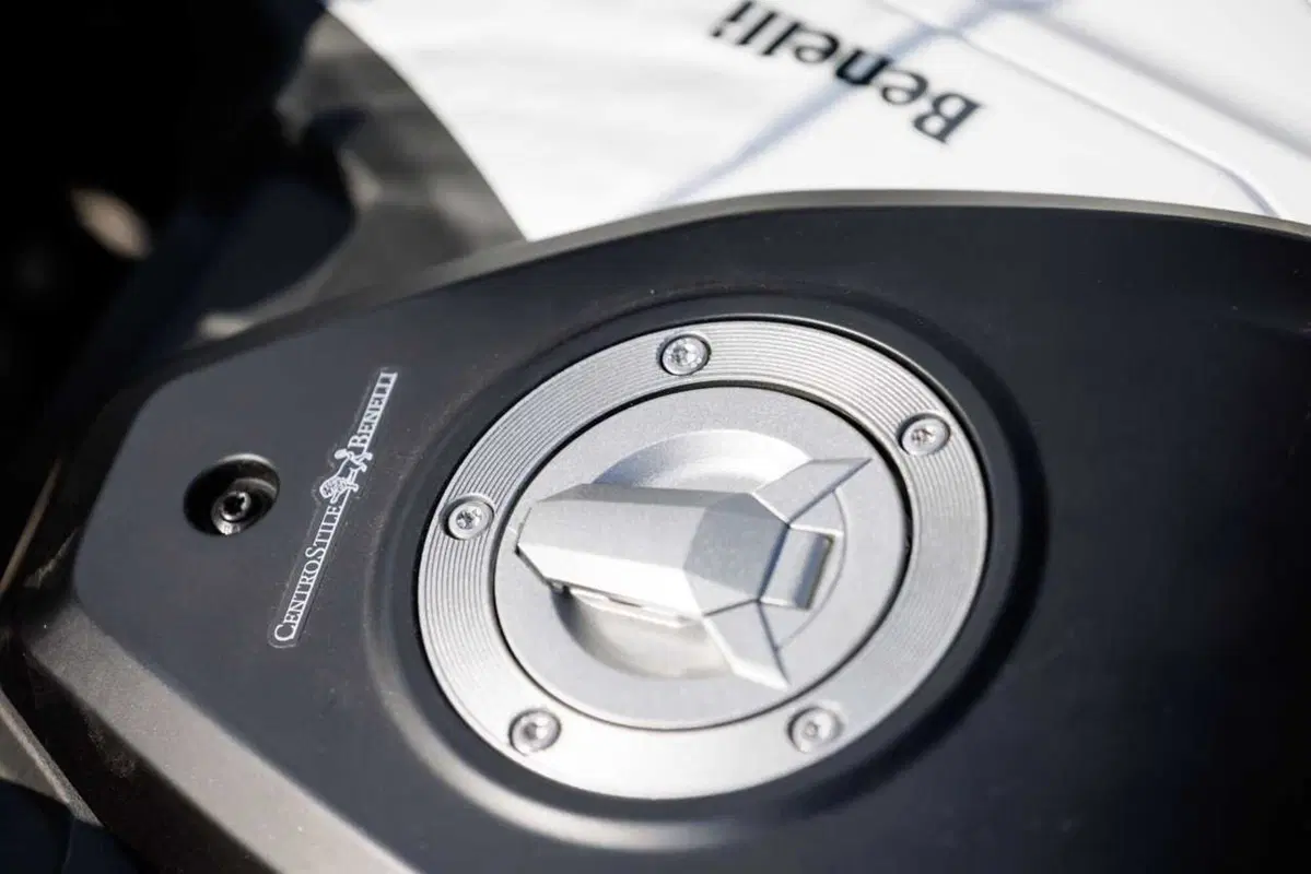 Benelli entra tra le maxi: abbiamo guidato le nuove TRK 902 Xplorer e Stradale [VIDEO] (53)