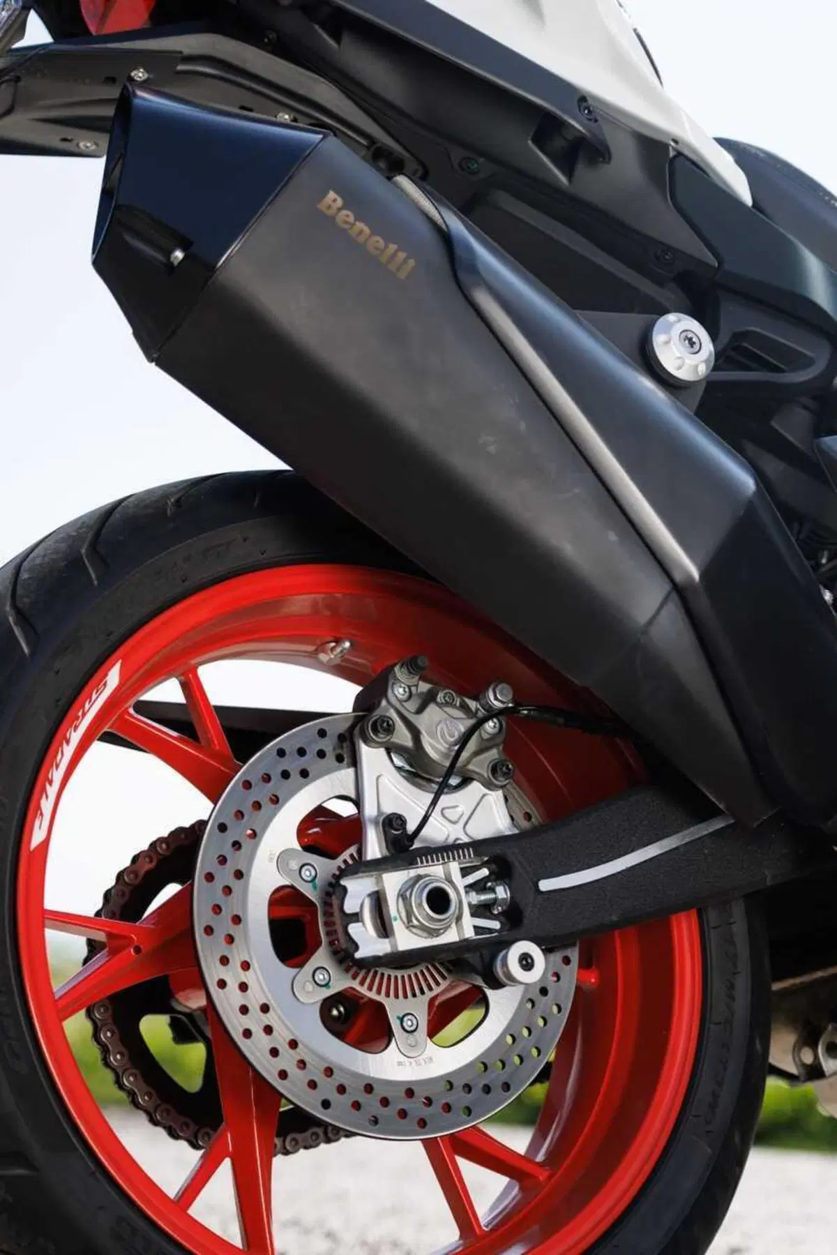 Benelli entra tra le maxi: abbiamo guidato le nuove TRK 902 Xplorer e Stradale [VIDEO] (60)