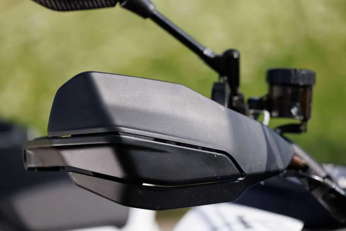Benelli entra tra le maxi: abbiamo guidato le nuove TRK 902 Xplorer e Stradale [VIDEO] (65)
