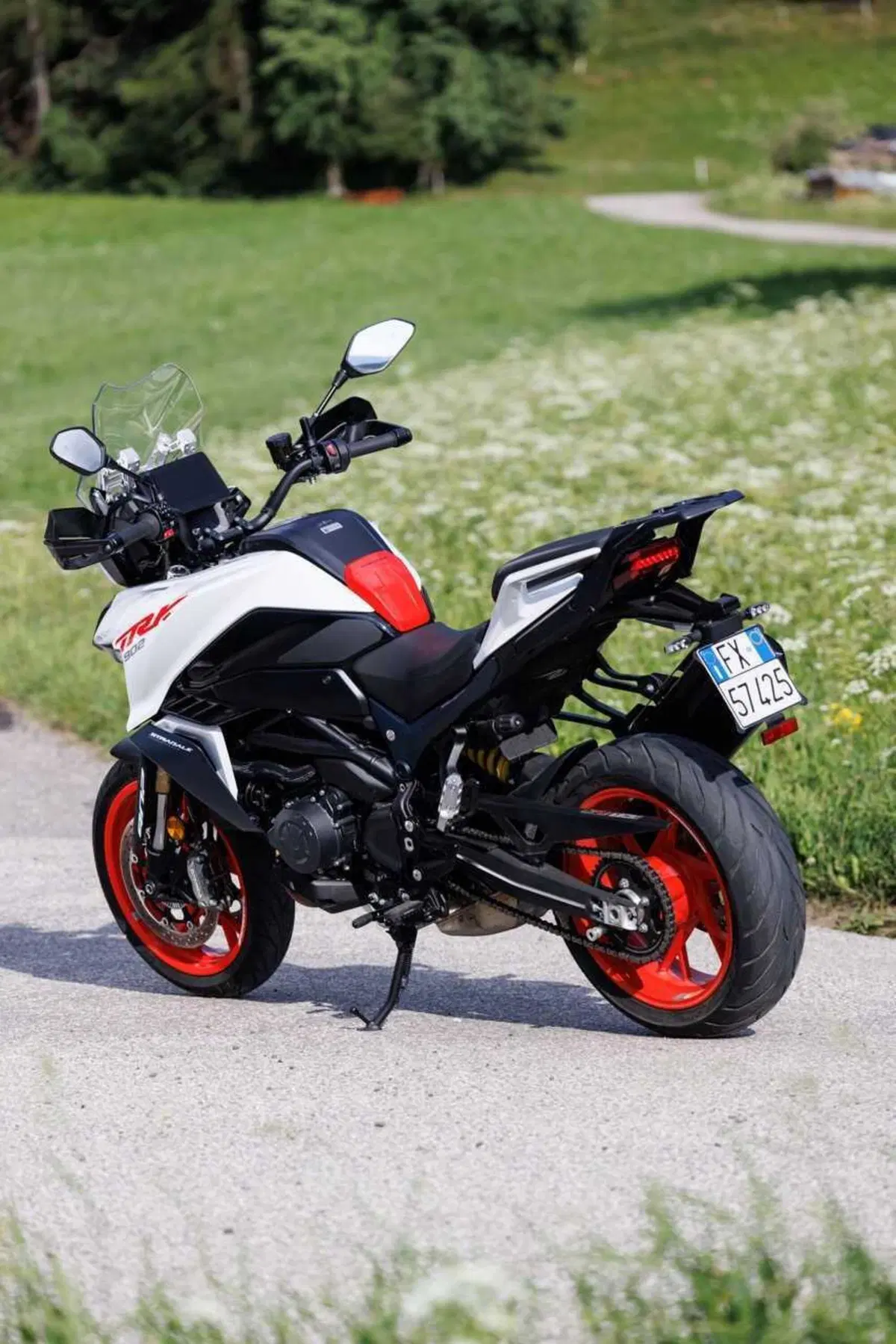 Benelli entra tra le maxi: abbiamo guidato le nuove TRK 902 Xplorer e Stradale [VIDEO] (80)