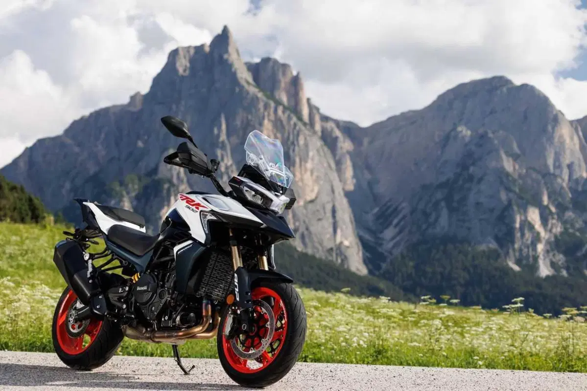 Benelli entra tra le maxi: abbiamo guidato le nuove TRK 902 Xplorer e Stradale [VIDEO] (85)