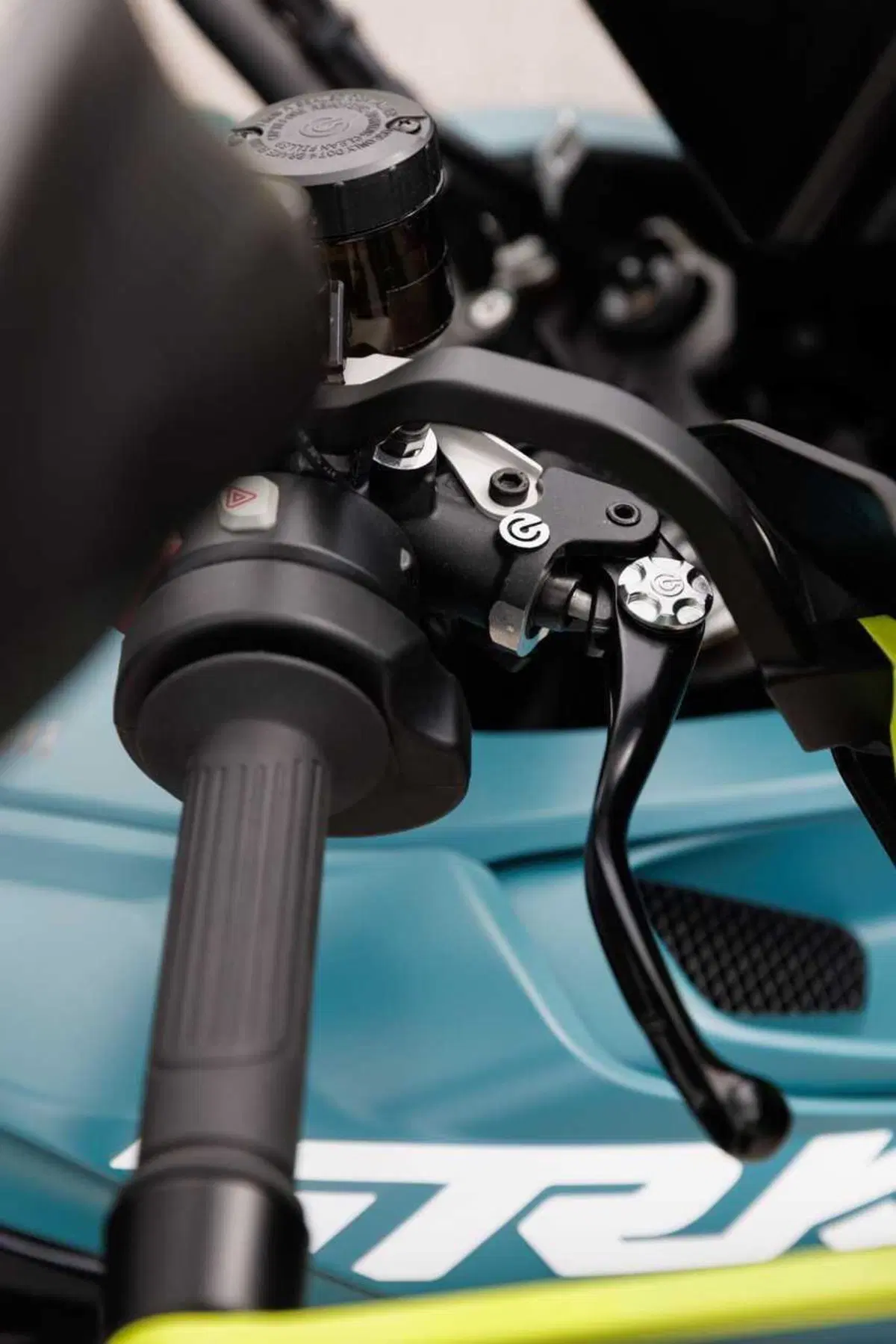 Benelli entra tra le maxi: abbiamo guidato le nuove TRK 902 Xplorer e Stradale [VIDEO]