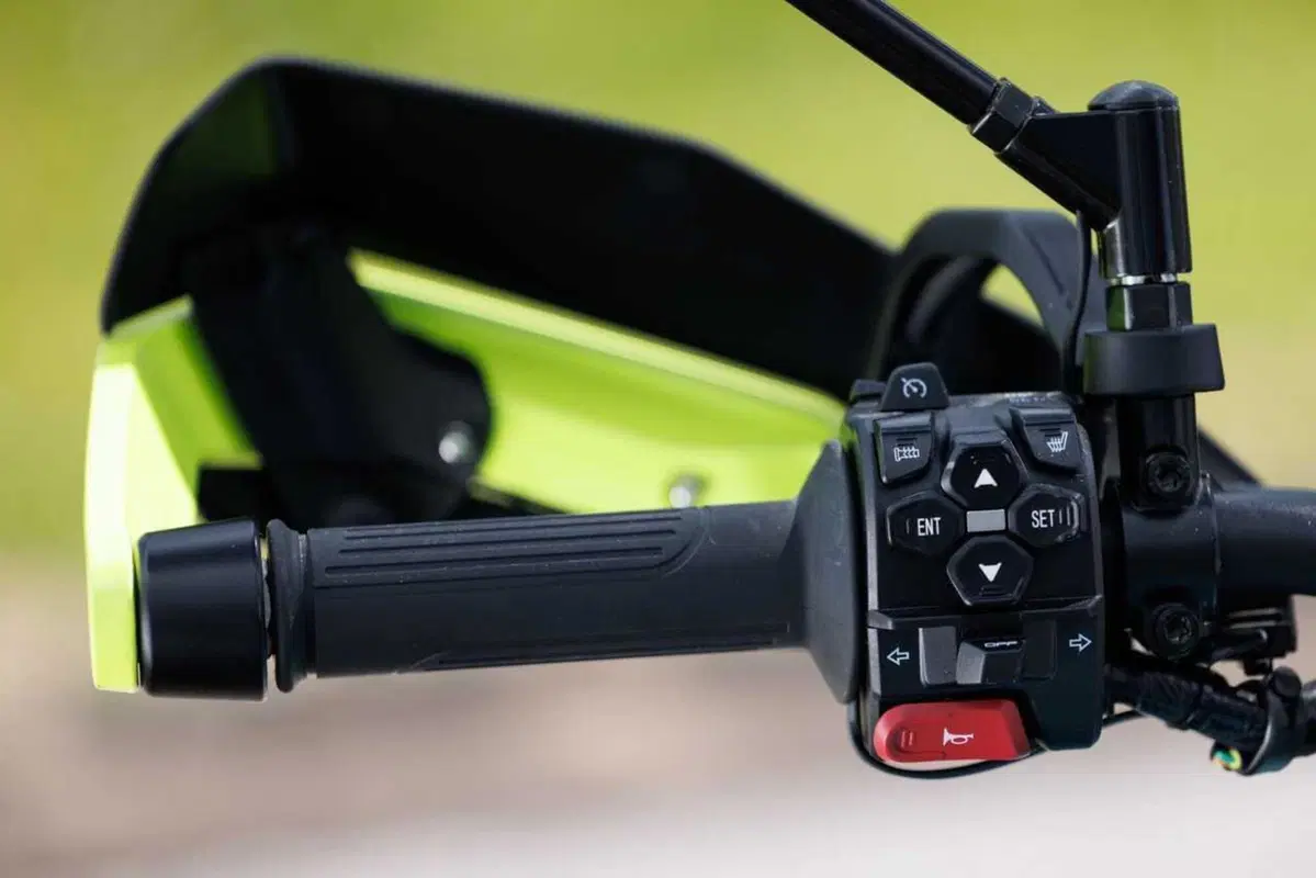 Benelli entra tra le maxi: abbiamo guidato le nuove TRK 902 Xplorer e Stradale [VIDEO] (6)