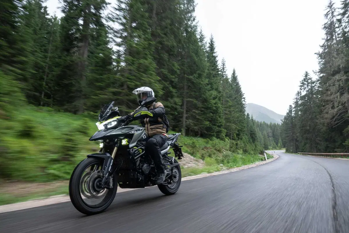 Benelli entra tra le maxi: abbiamo guidato le nuove TRK 902 Xplorer e Stradale [VIDEO]