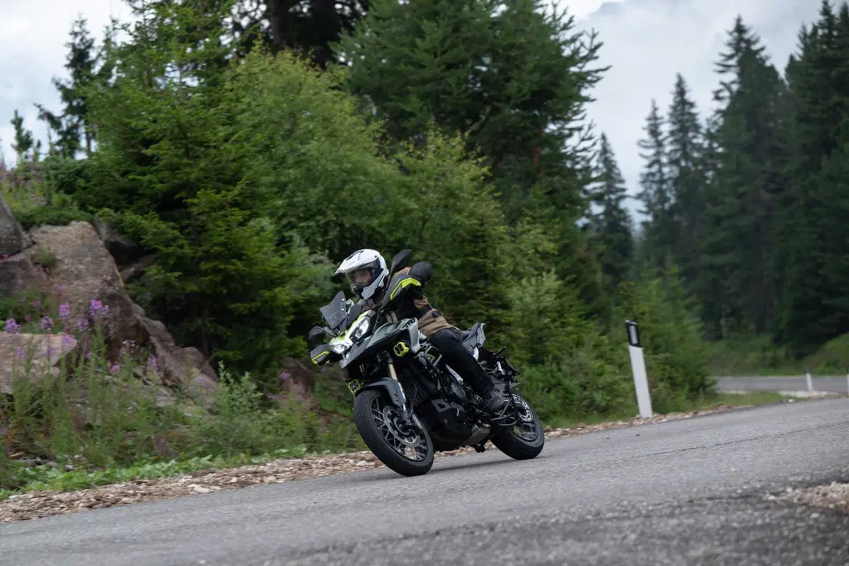 Benelli entra tra le maxi: abbiamo guidato le nuove TRK 902 Xplorer e Stradale [VIDEO] (3)