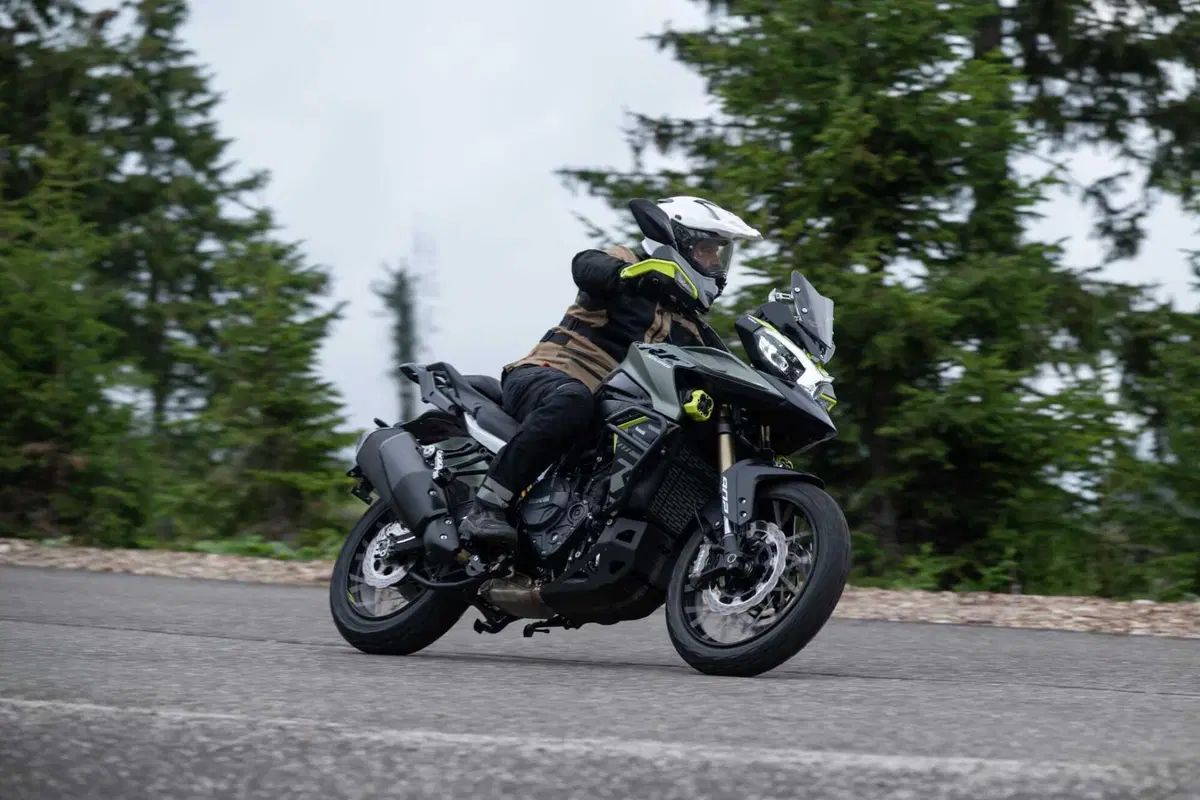 Benelli entra tra le maxi: abbiamo guidato le nuove TRK 902 Xplorer e Stradale [VIDEO] (4)