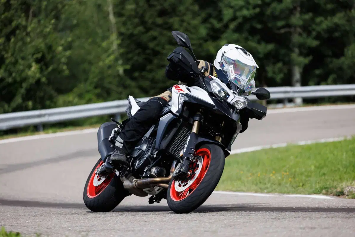 Benelli entra tra le maxi: abbiamo guidato le nuove TRK 902 Xplorer e Stradale [VIDEO] (5)