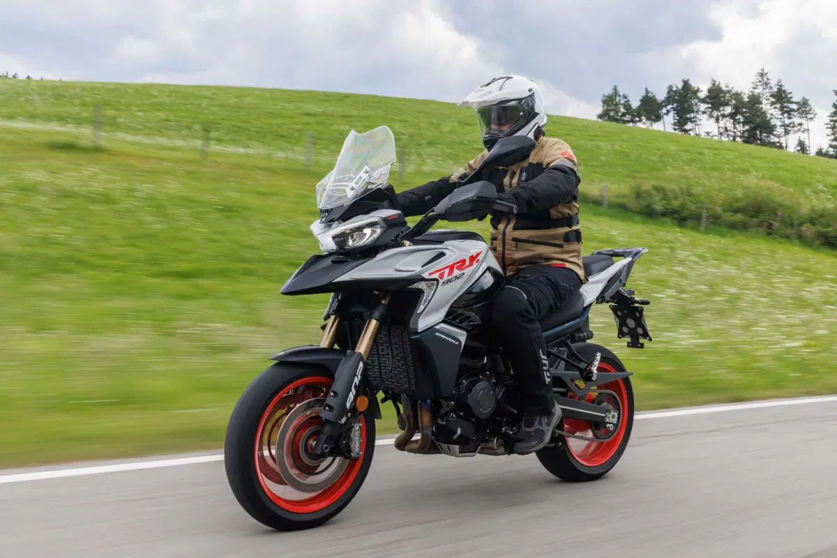 Benelli entra tra le maxi: abbiamo guidato le nuove TRK 902 Xplorer e Stradale [VIDEO] (6)