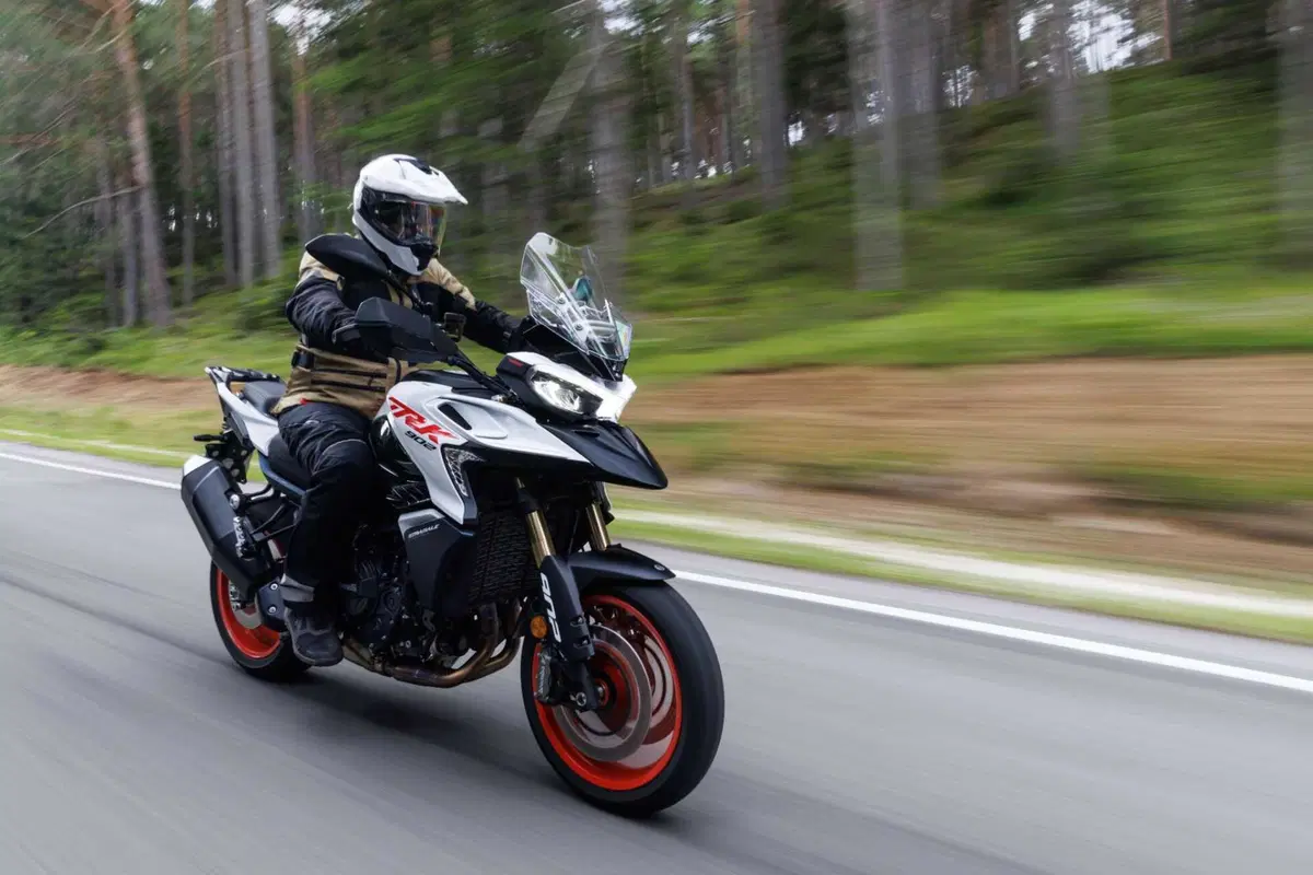 Benelli entra tra le maxi: abbiamo guidato le nuove TRK 902 Xplorer e Stradale [VIDEO] (12)