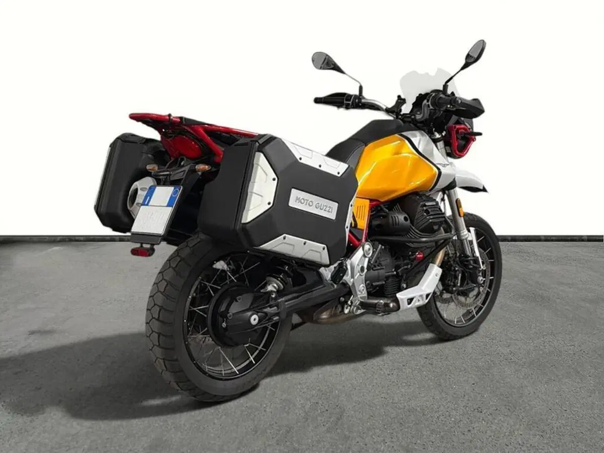 Moto Guzzi V85 TT Evocative Graphics (2021 - 23) (3)