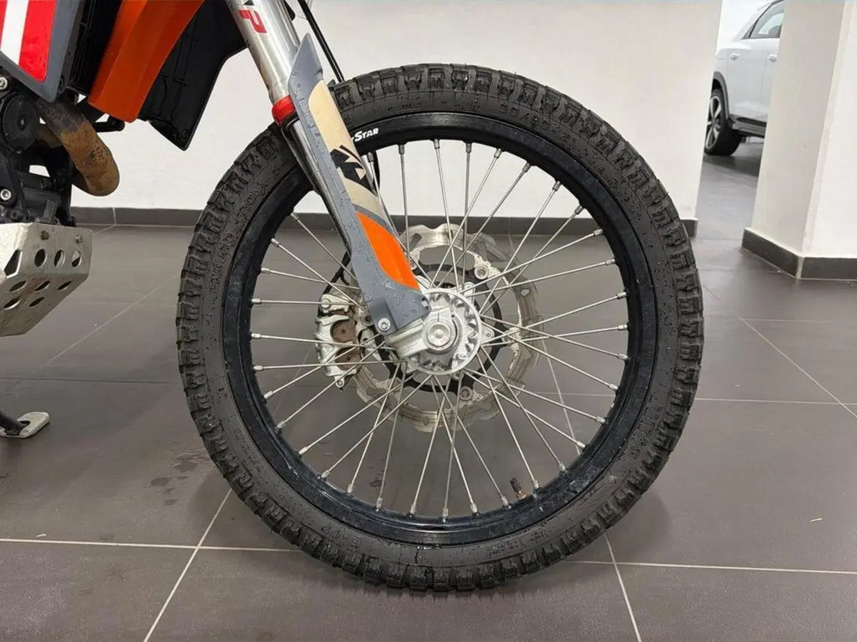 KTM 690 Enduro R (2022 - 25) (4)