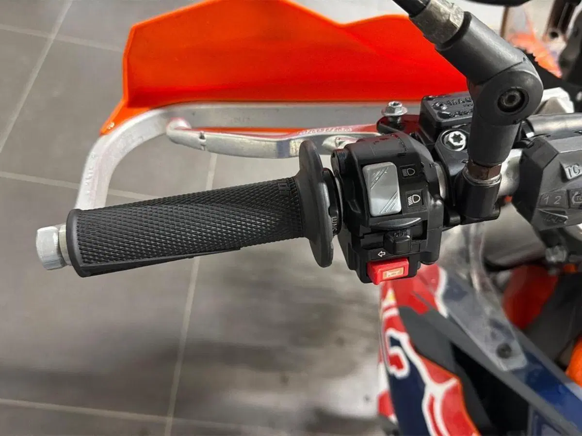 KTM 690 Enduro R (2022 - 25) (5)
