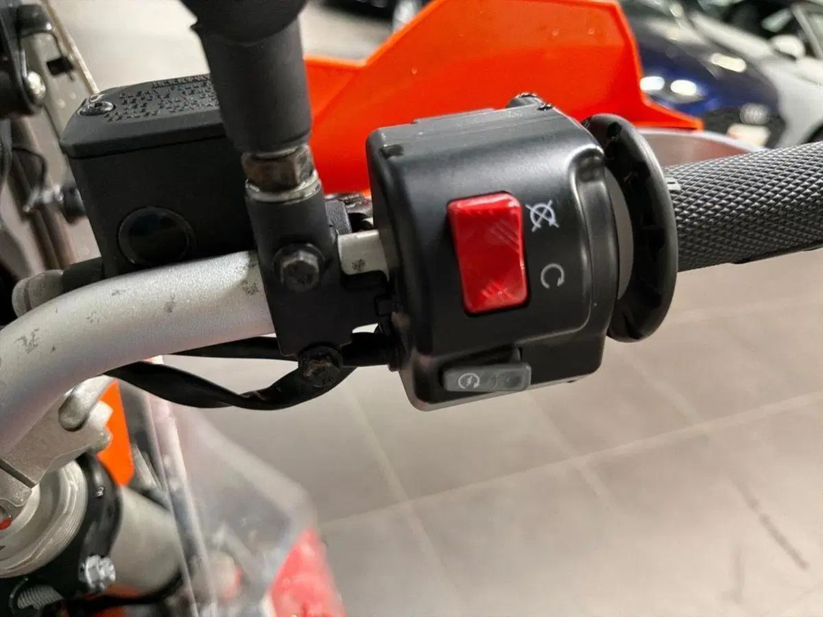 KTM 690 Enduro R (2022 - 25) (8)