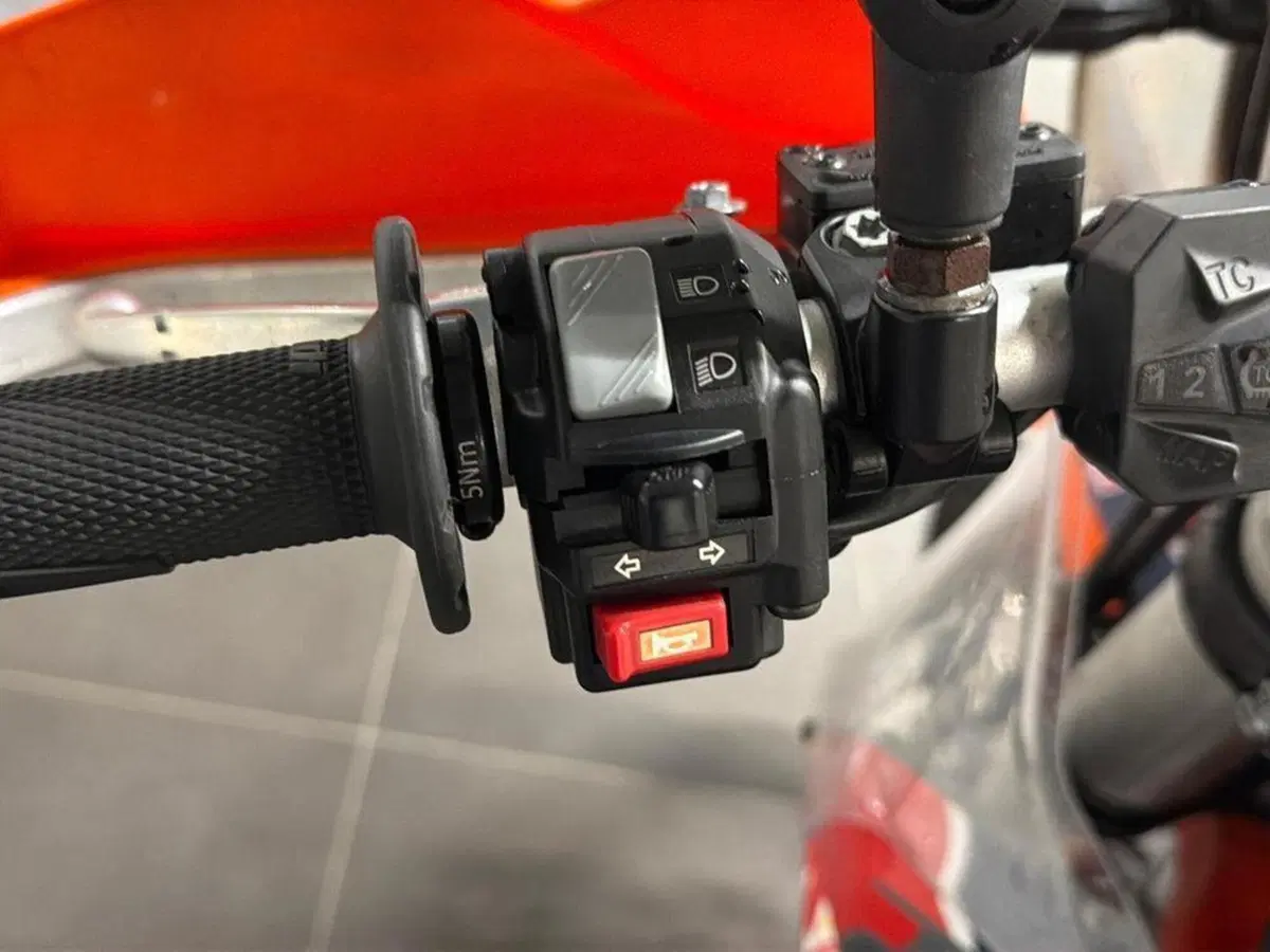 KTM 690 Enduro R (2022 - 25) (6)