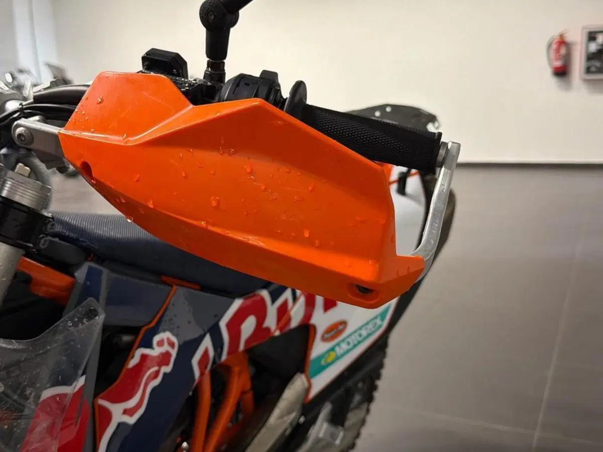 KTM 690 Enduro R (2022 - 25) (12)