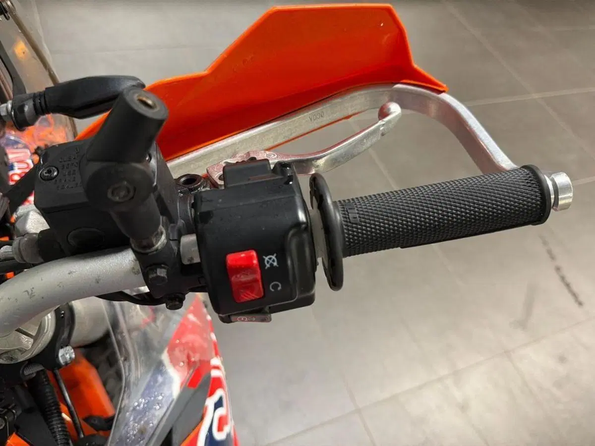 KTM 690 Enduro R (2022 - 25) (9)