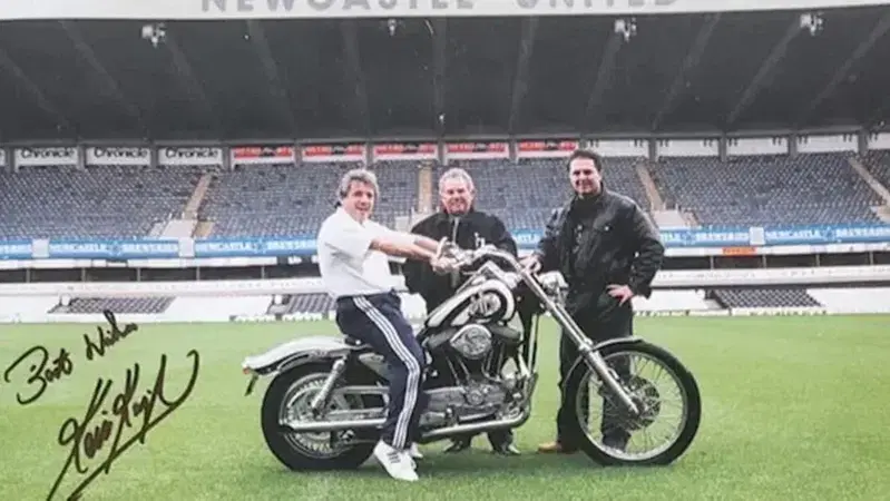 Addio a Kevin Keegan: la sua Harley del Newcastle battuta all'asta per beneficenza a 35.000 sterline