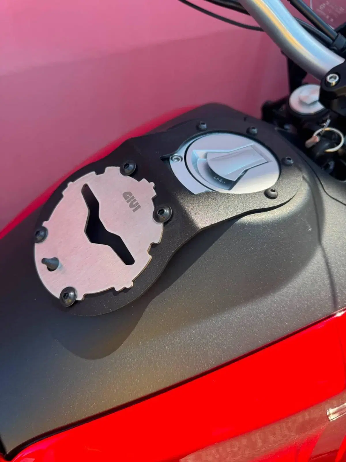Moto Guzzi V85 TT (2019 - 20) (5)
