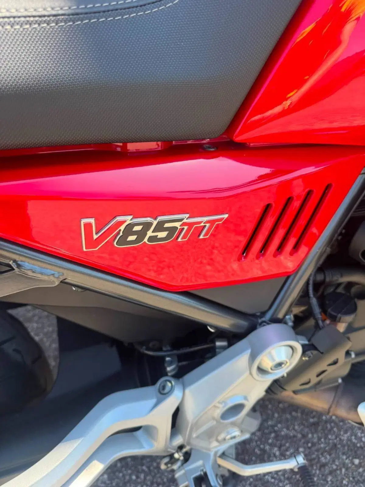 Moto Guzzi V85 TT (2019 - 20) (6)