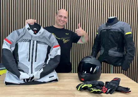Recensito AXO Huaska WP Jacket: la giacca a tre strati pensata per l'uso quattro stagioni [VIDEO]