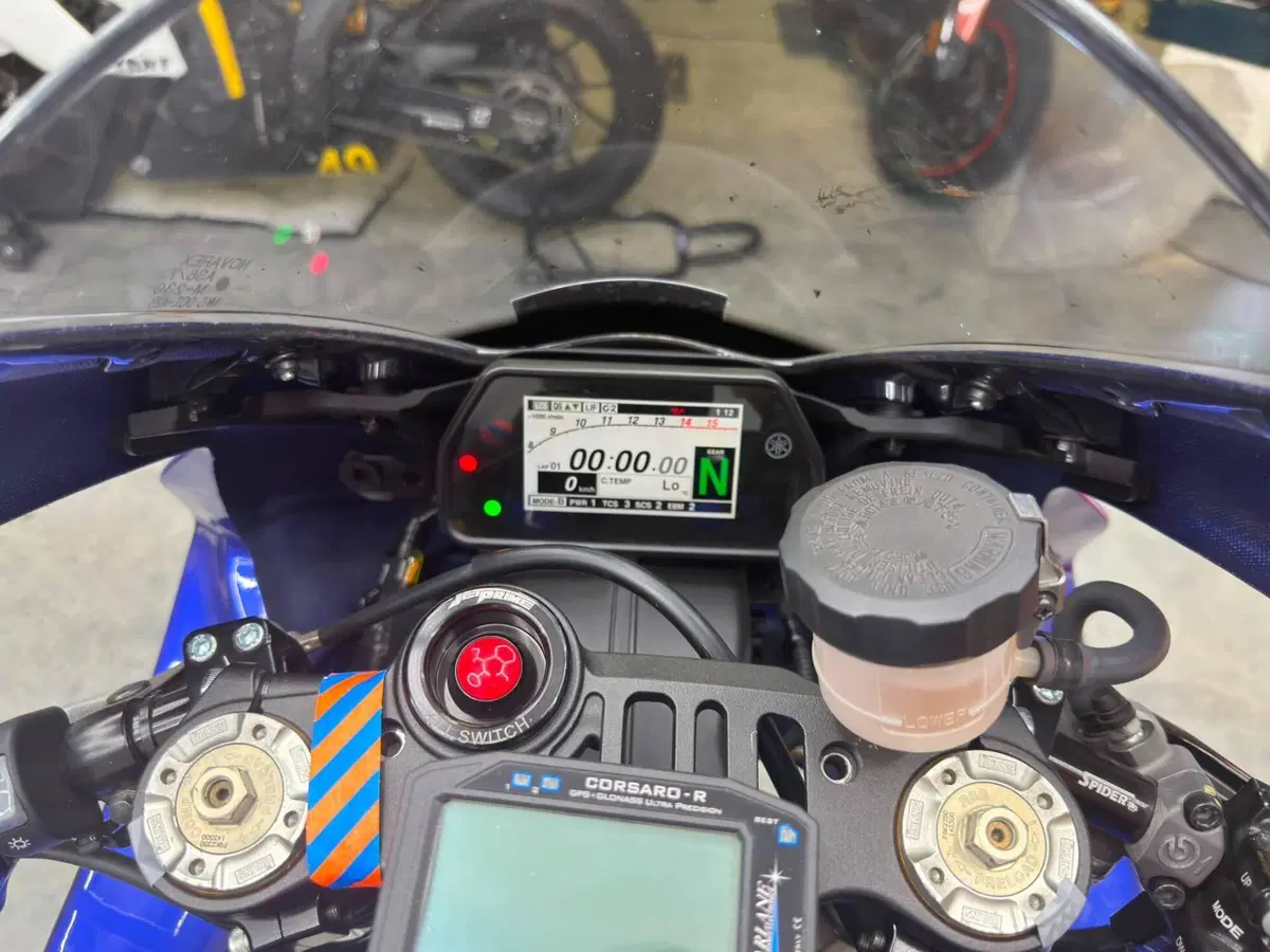 Yamaha YZF R1 (2020 - 25) (7)