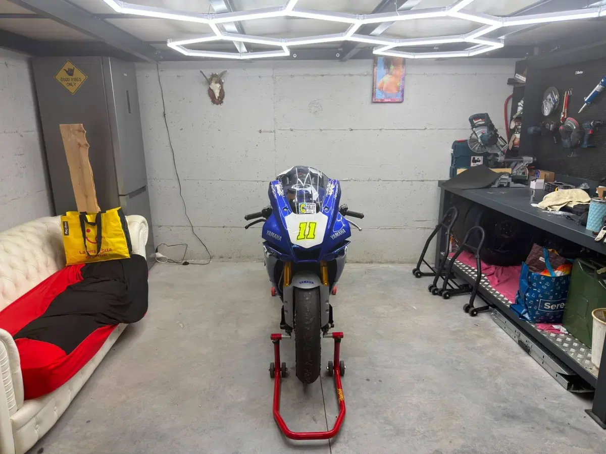 Yamaha YZF R1 (2020 - 25) (6)