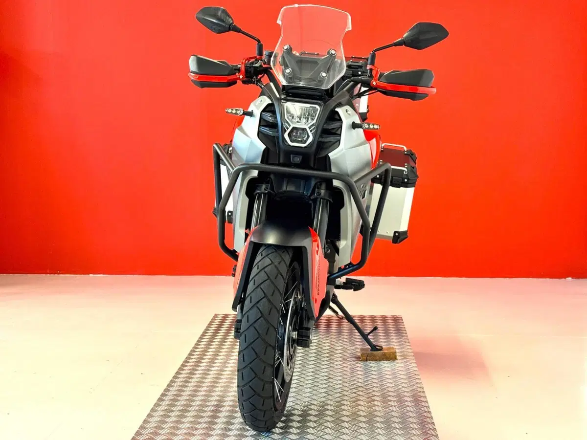 QJ Motor SVT 650 X (2025 - 26) (3)