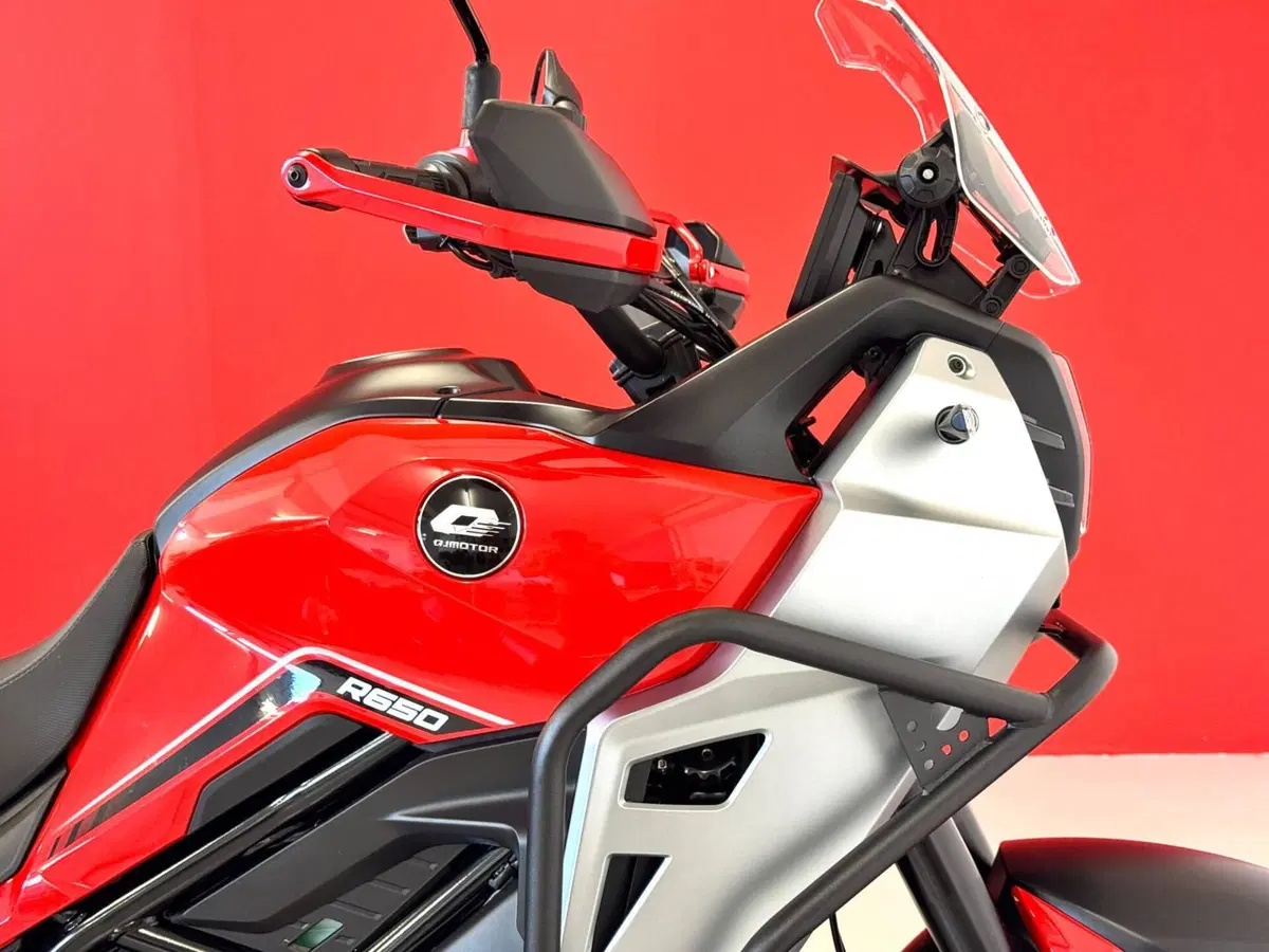QJ Motor SVT 650 X (2025 - 26) (9)