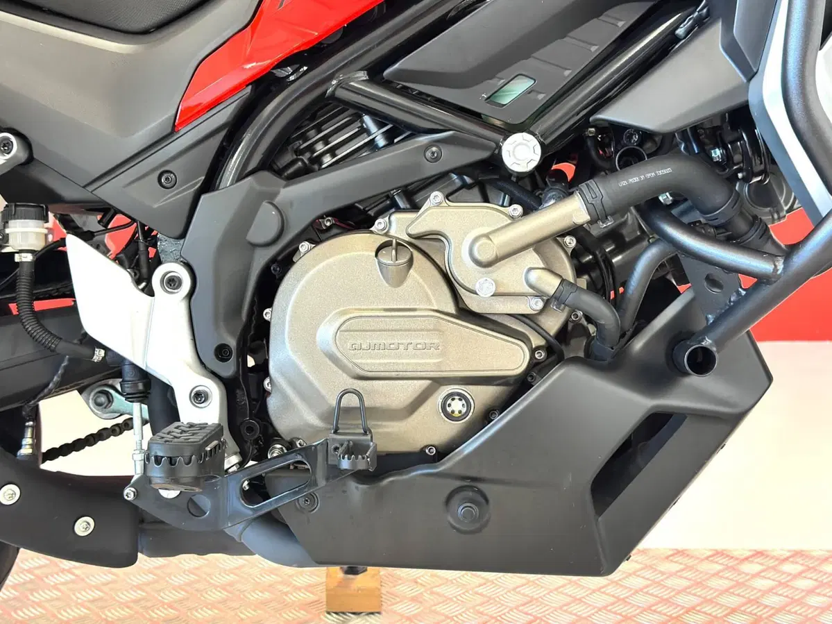 QJ Motor SVT 650 X (2025 - 26) (10)