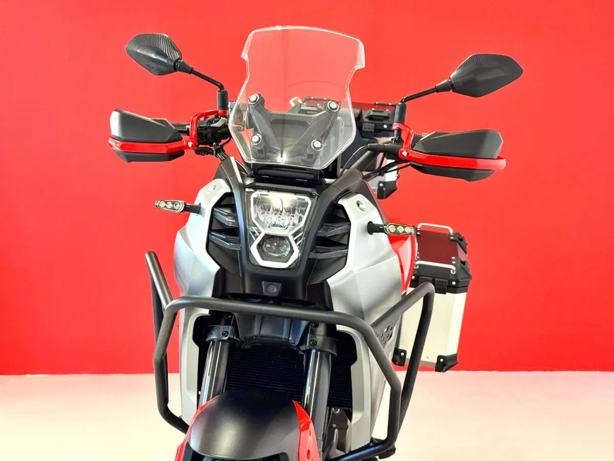 QJ Motor SVT 650 X (2025 - 26) (12)