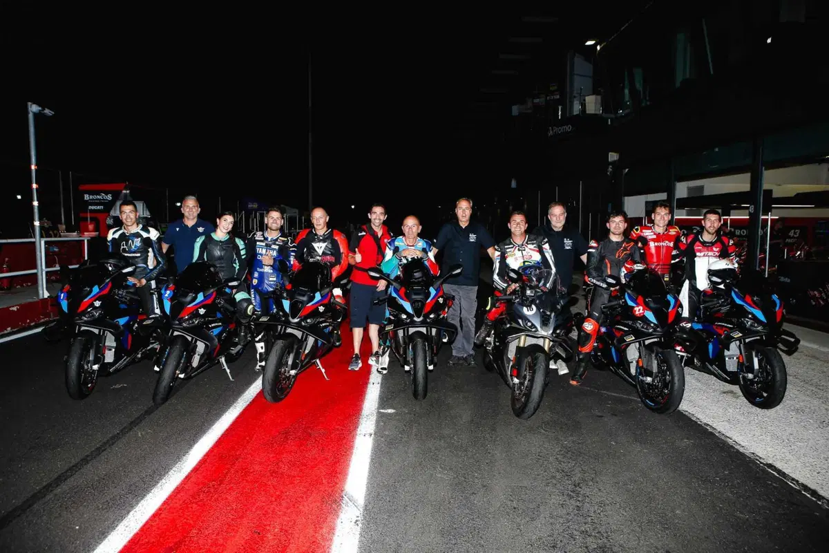 Sulla M1000RR a Misano, di notte!