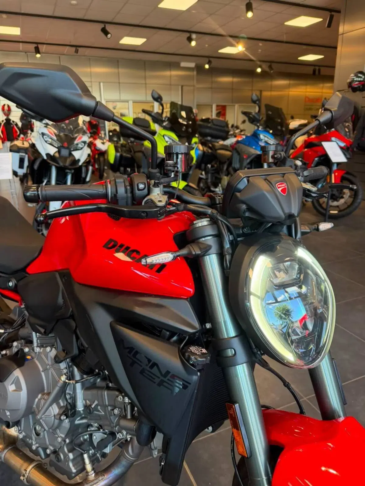 Ducati Monster 890 (2026) (4)
