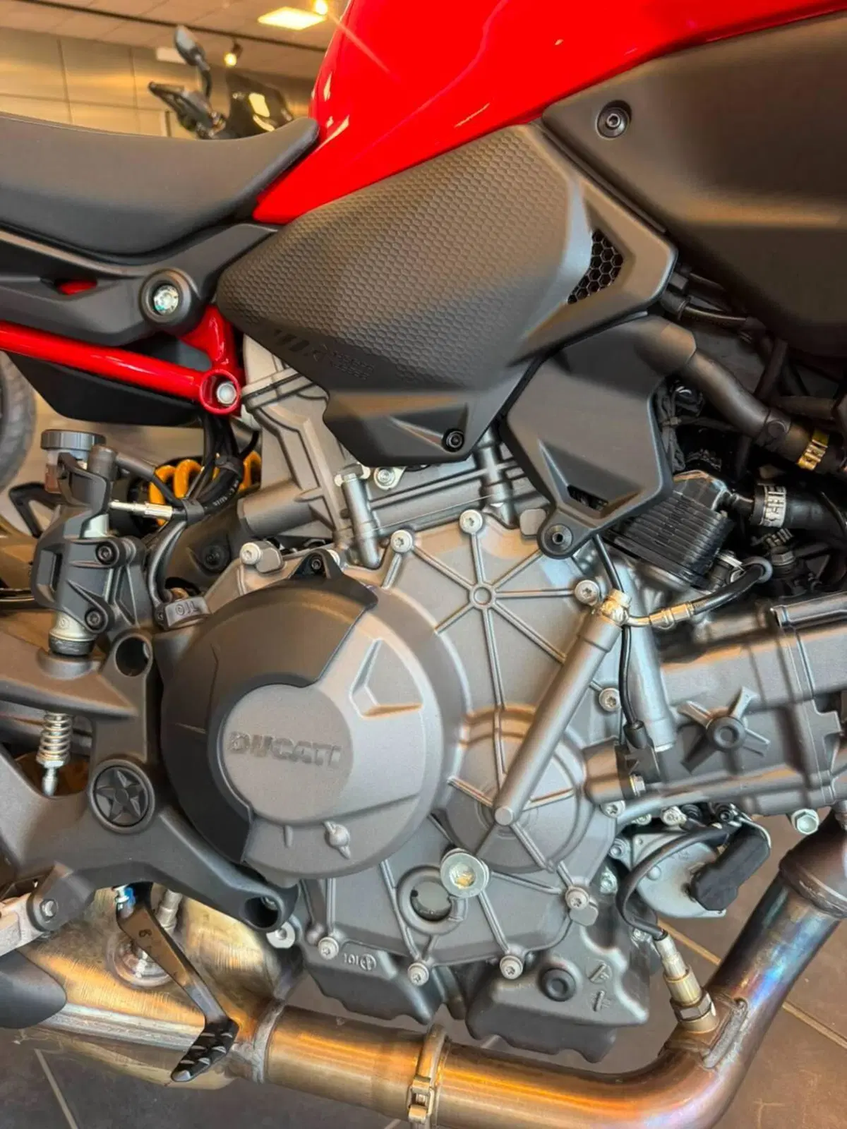Ducati Monster 890 (2026) (8)