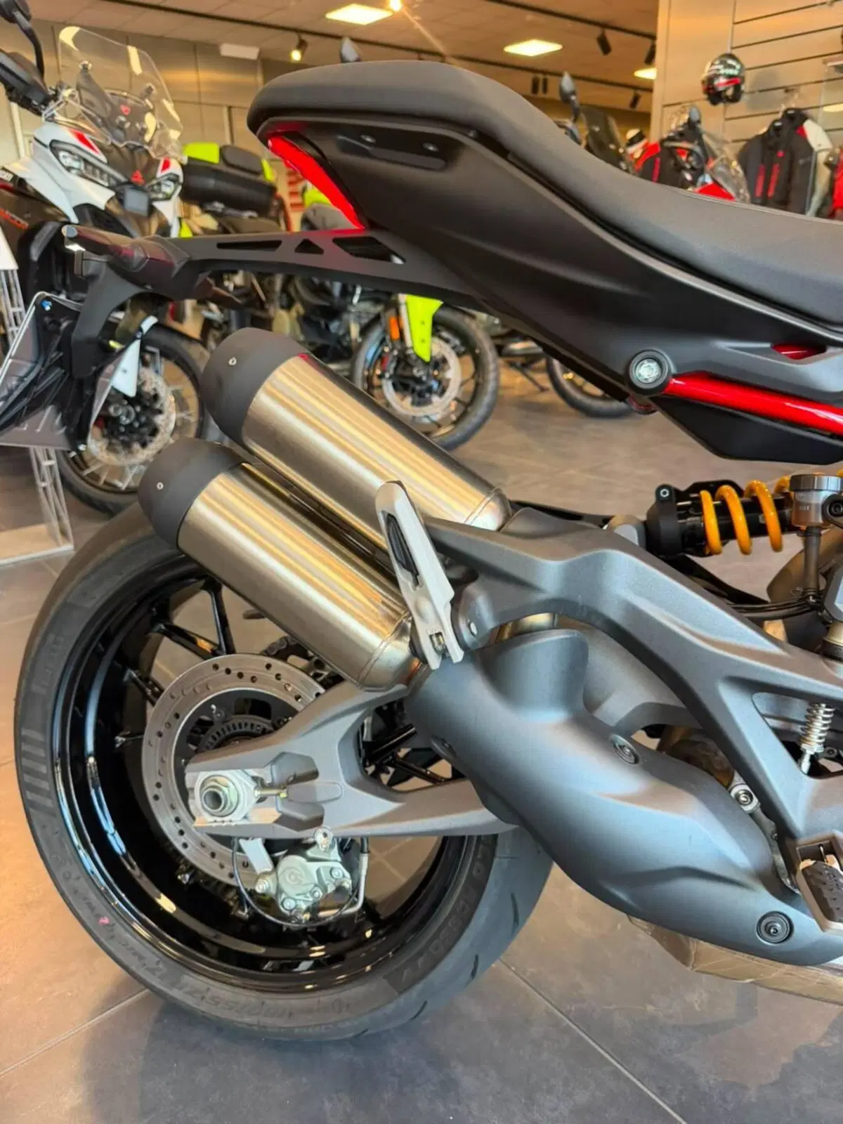 Ducati Monster 890 (2026) (10)