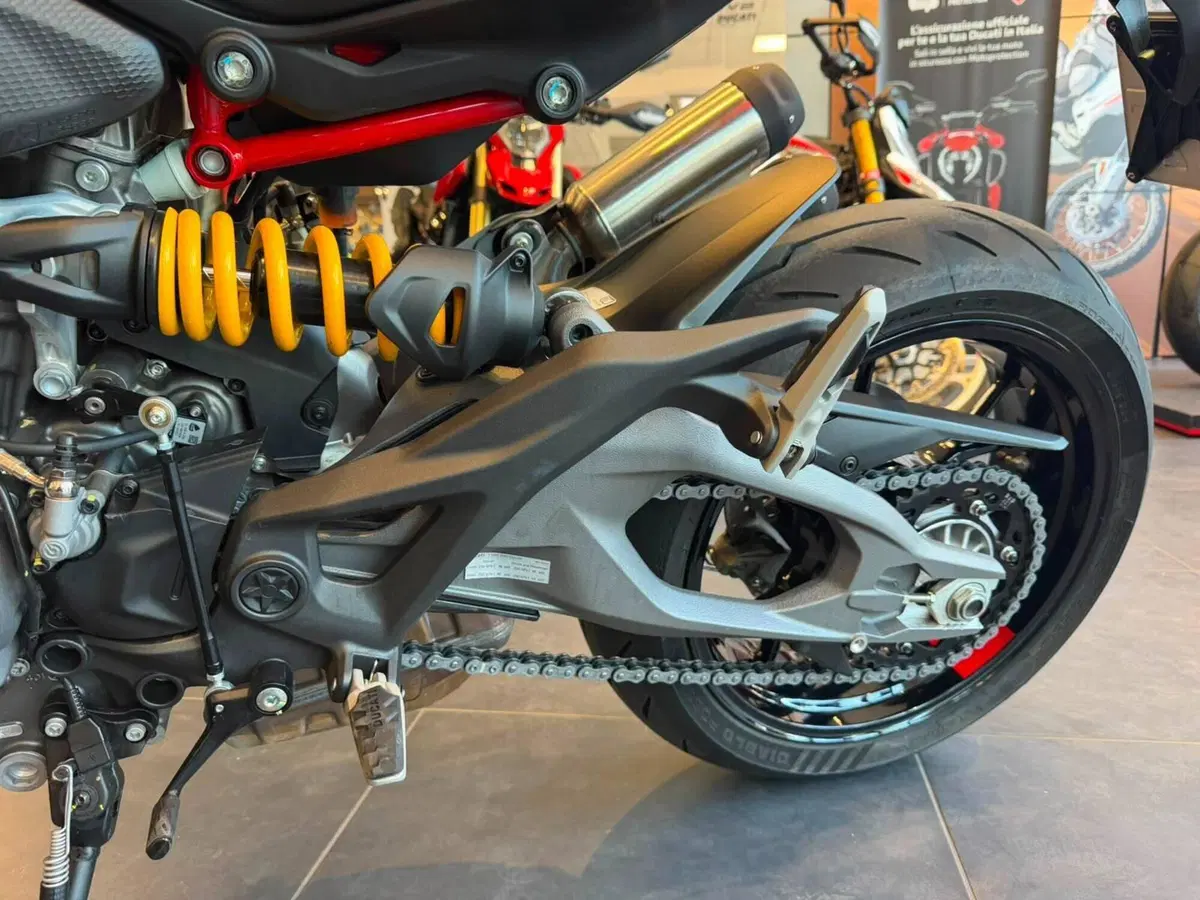 Ducati Monster 890 (2026) (13)