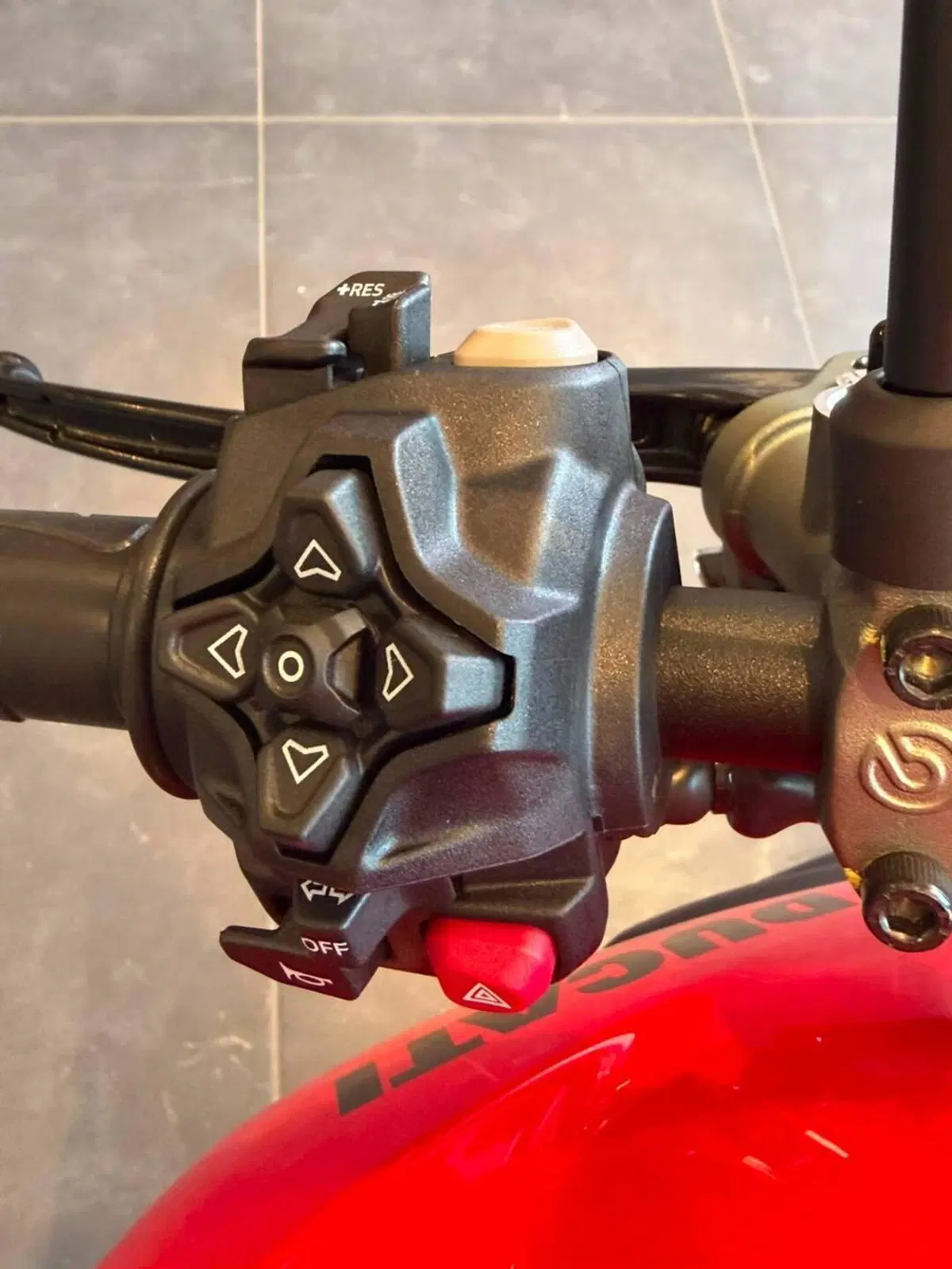 Ducati Monster 890 (2026) (16)