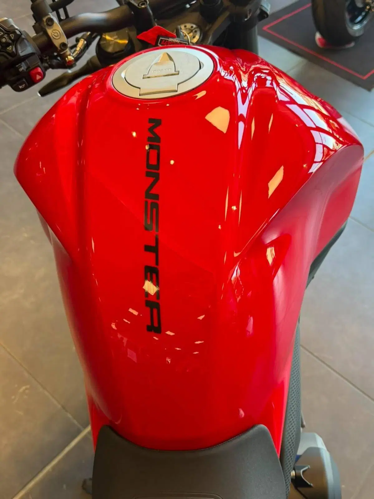 Ducati Monster 890 (2026) (17)